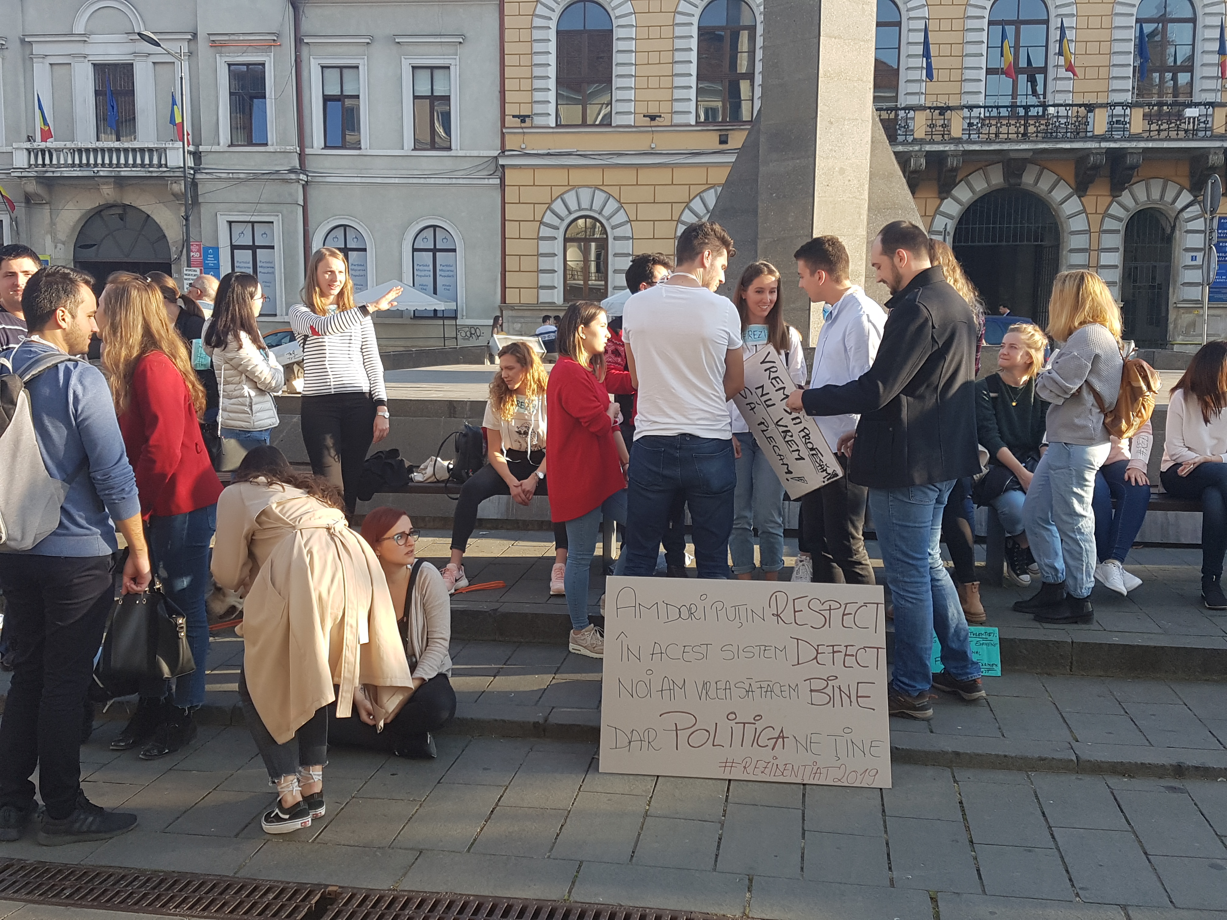 Absolventii Umf Protesteaza La Cluj Si Cer Organizarea Examenului