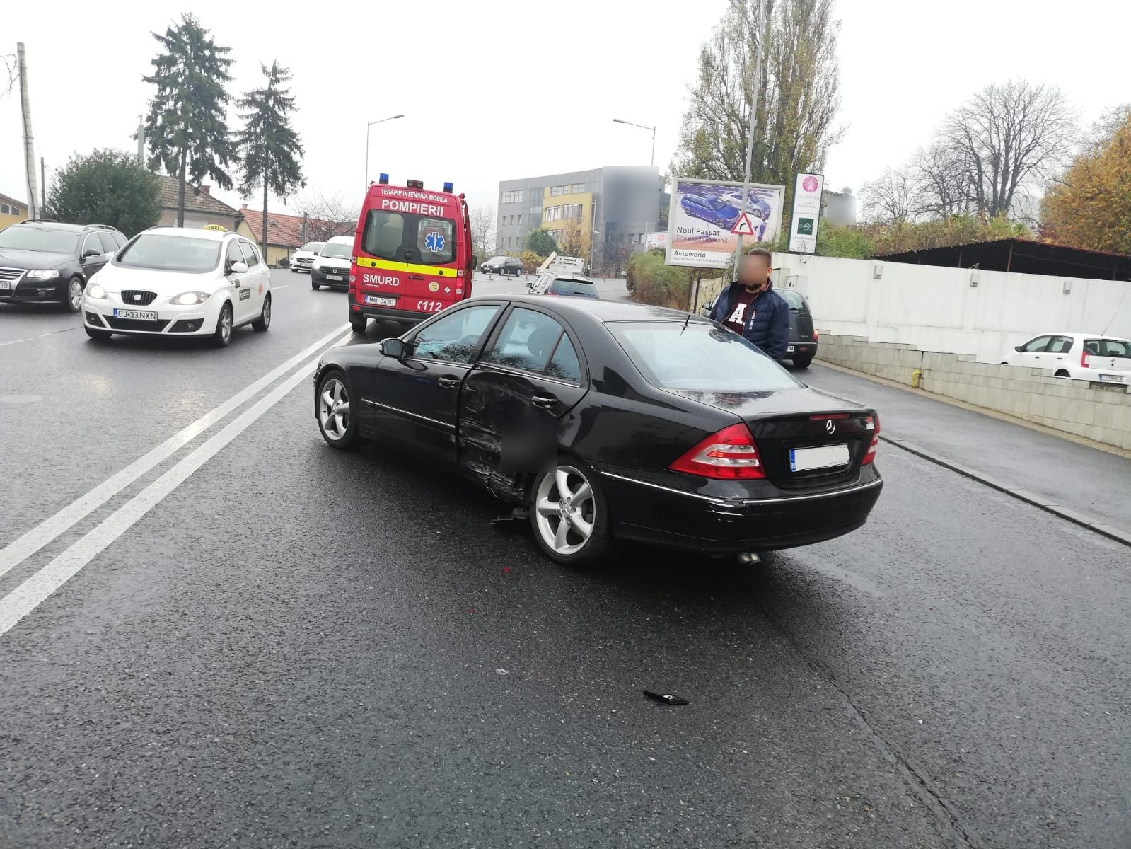 Accident Pe Calea Turzii Un șofer A Fost Scos Din Mașină De Către