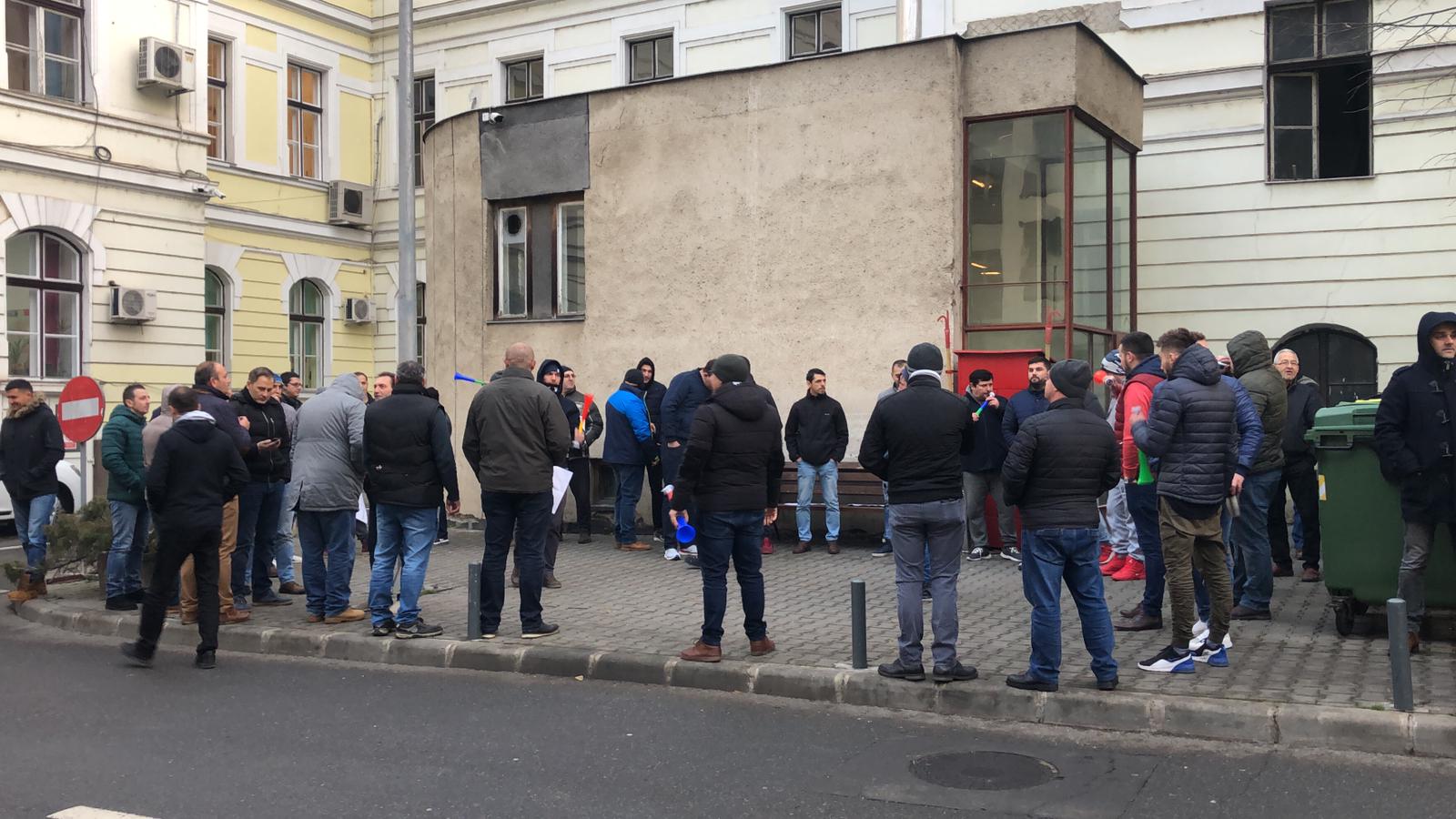 Protest Al Taximetriștilor La Cluj Taximetriștii Cer Majorarea