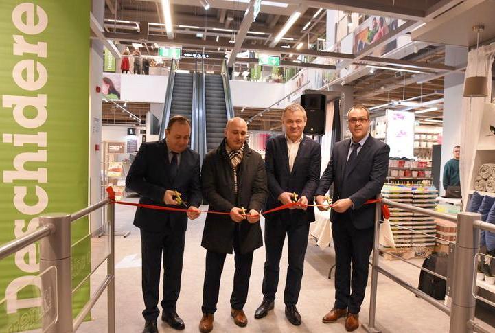 deschidere-Momax banda.jpg