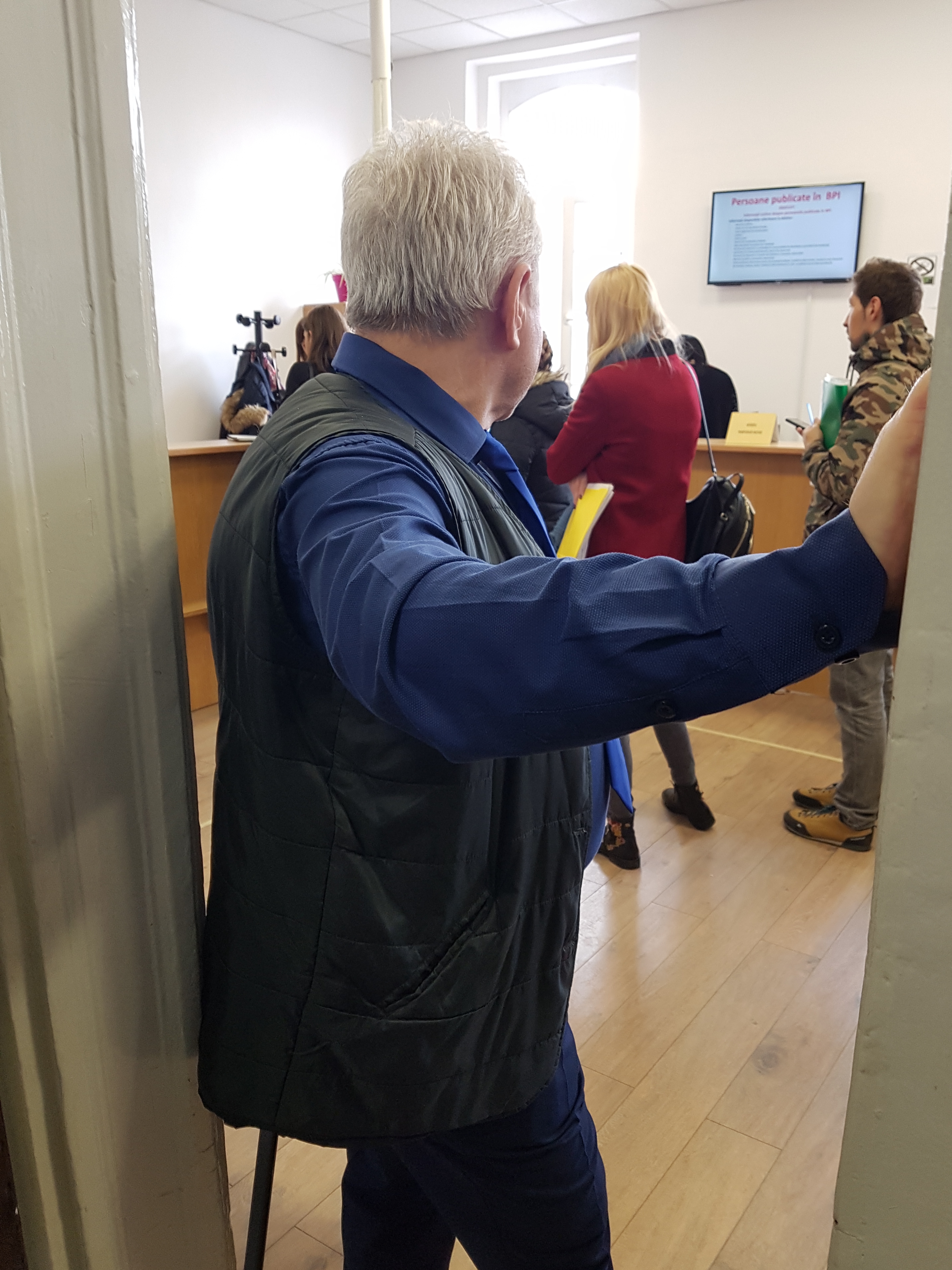 Cozi La Registrul ComerÈului Cluj Pentru Depunerea DeclaraÈiilor Privind Beneficiarul Real Ce SoluÈii S Au GÄsit Stiri De Cluj