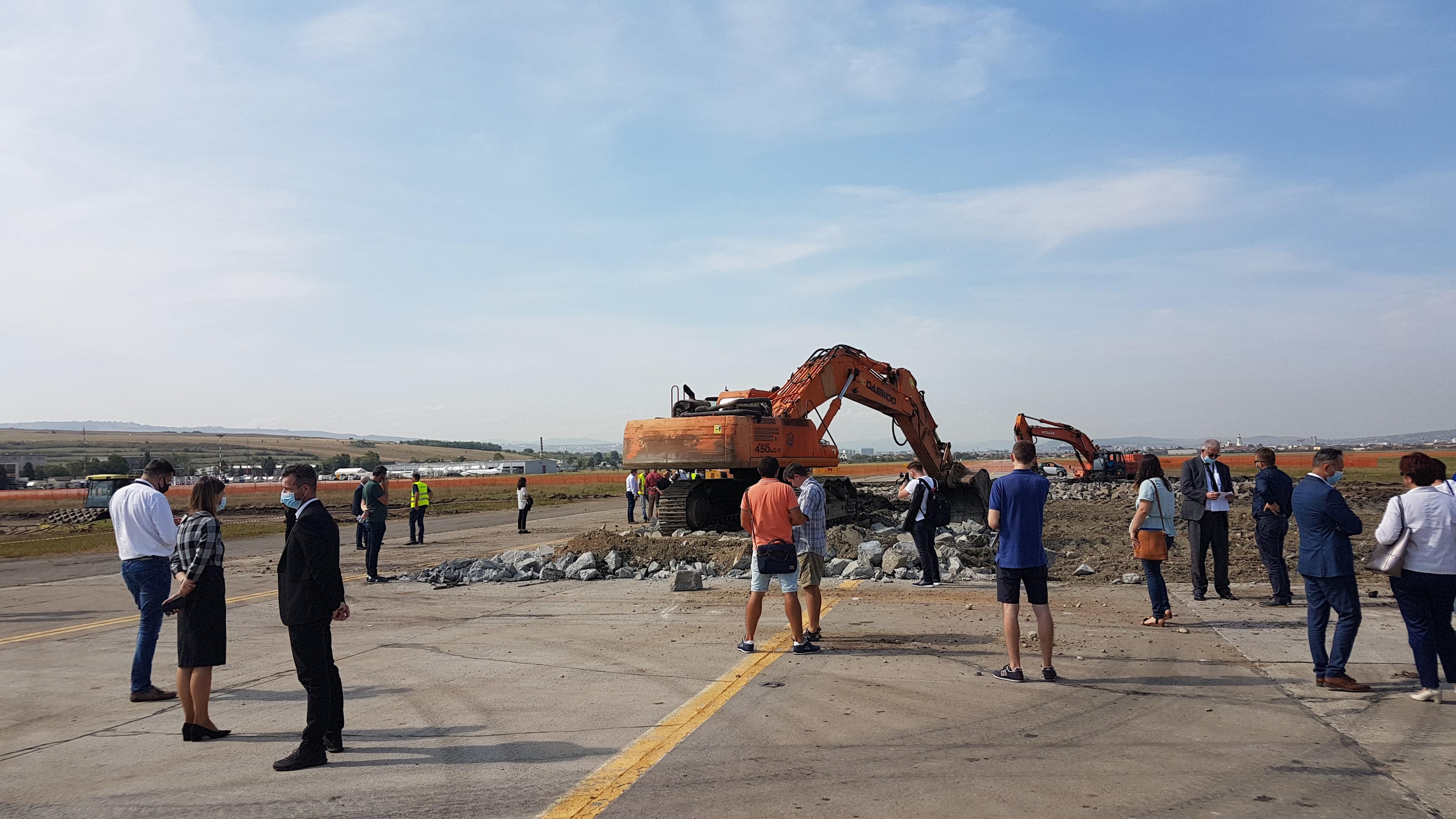 poza conferinta presa-santier (2).jpg