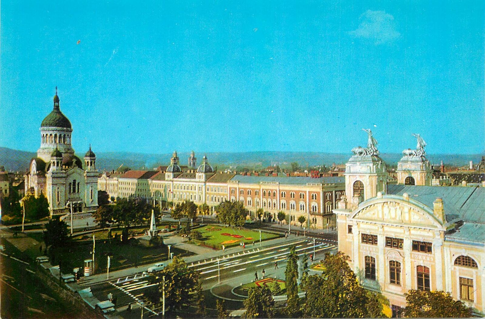 Piata Avram Iancu plină de verdeață și fără statuia lui Avram Iancu