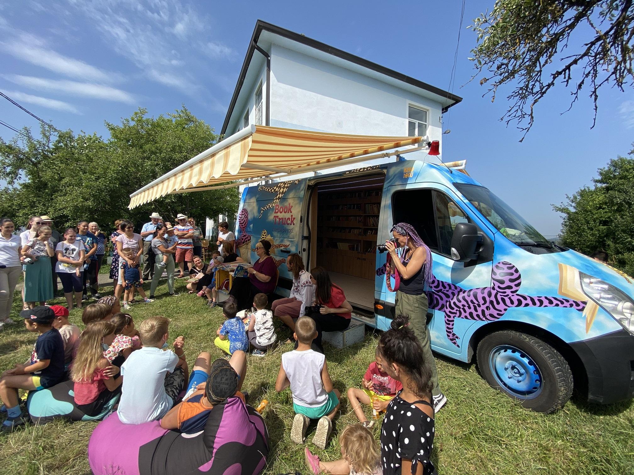 Inaugurare biblioteca mobilă BookTruck_1.jpg