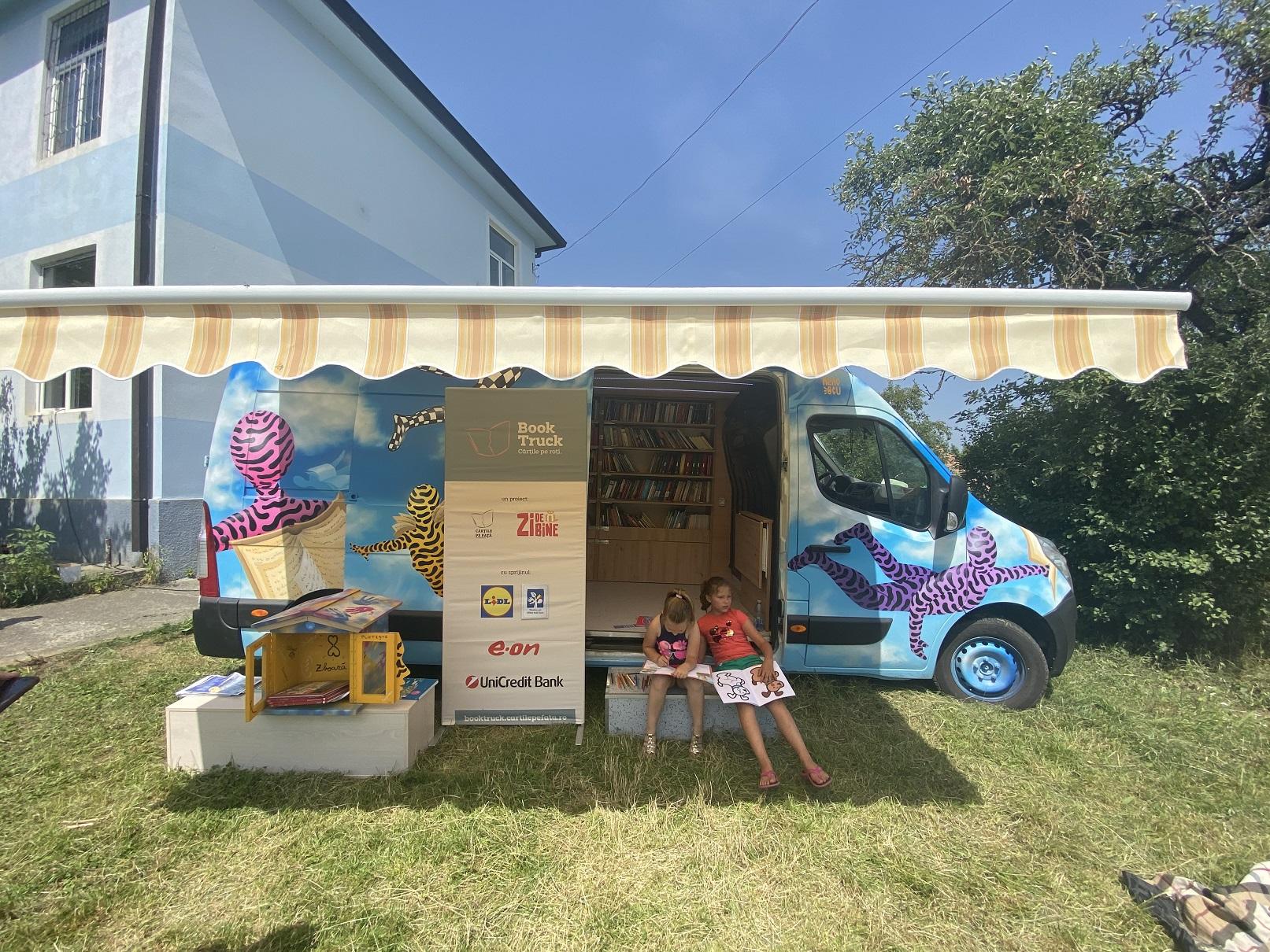 Inaugurare biblioteca mobilă BookTruck_4.jpg