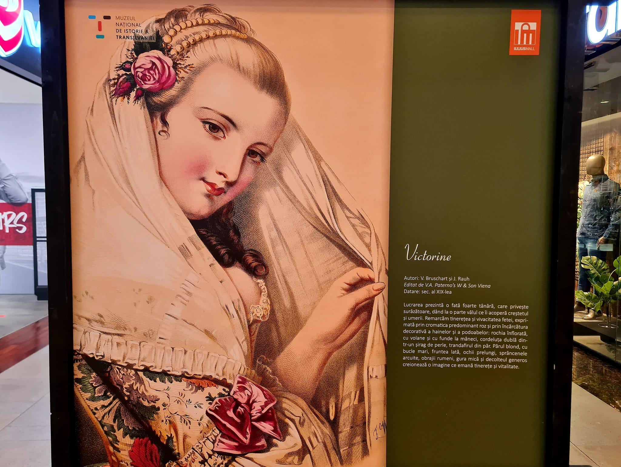 Iulius Mall Cluj_Expozitie Gratie si feminitate in vremurile de demult 03.jpg