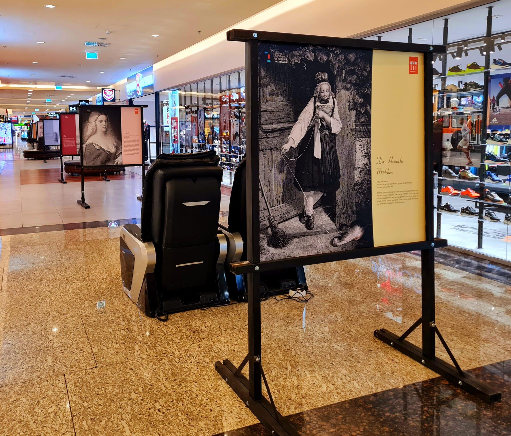 Iulius Mall Cluj_Expozitie Gratie si feminitate in vremurile de demult 02.jpg