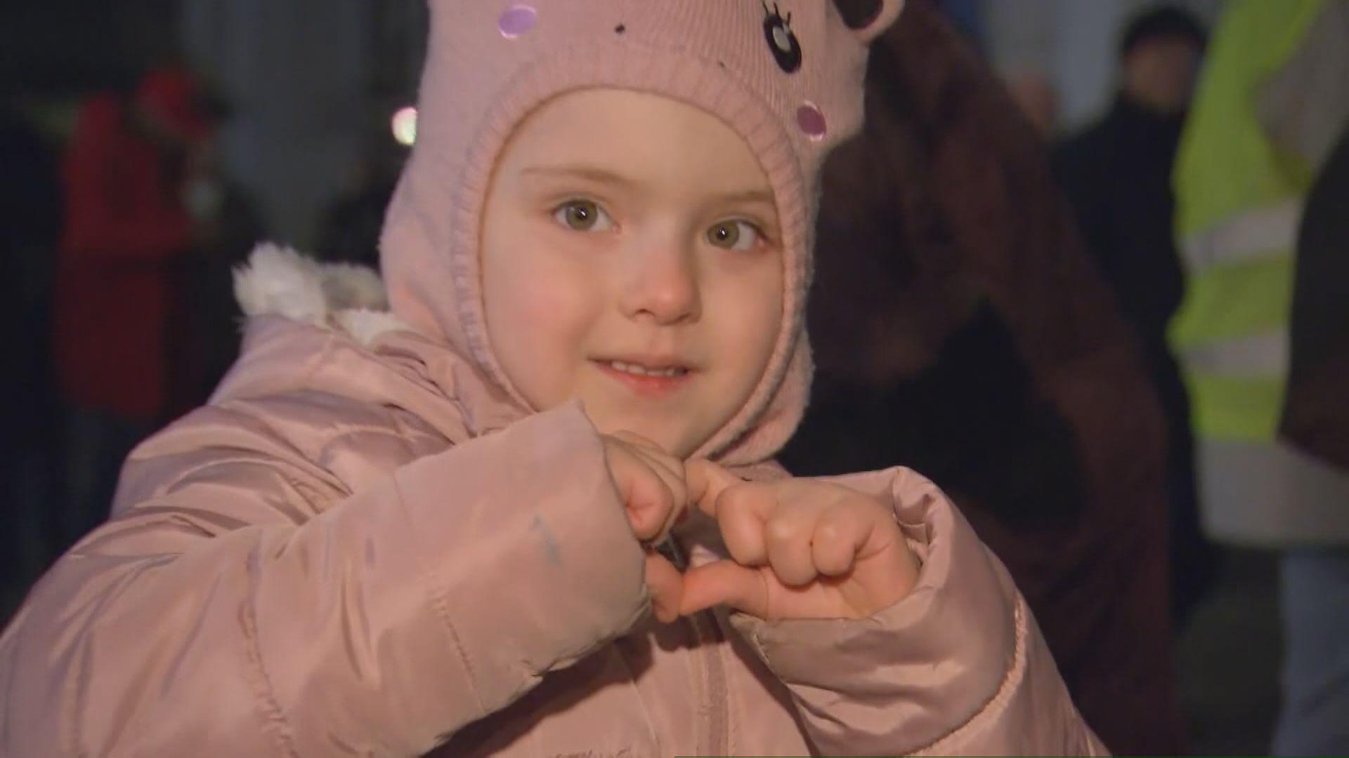 fetita cu inimioara.jpg