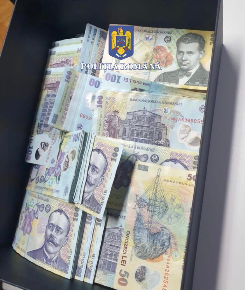 bancomat furat bani.jpg