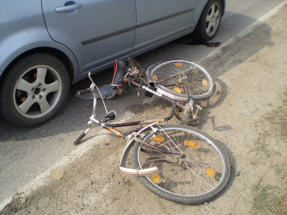 Cluj: Un biciclist a fost lovit de o mașină în Turda. Biciclistul de 51 de ani a ajuns la spital thumbnail