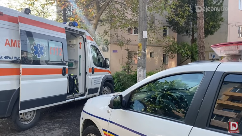 VIDEO - Bărbat căzut de la etajul patru în Dej: Medicii nu l-au mai putut salva. Polițiștii au deschis o anchetă thumbnail