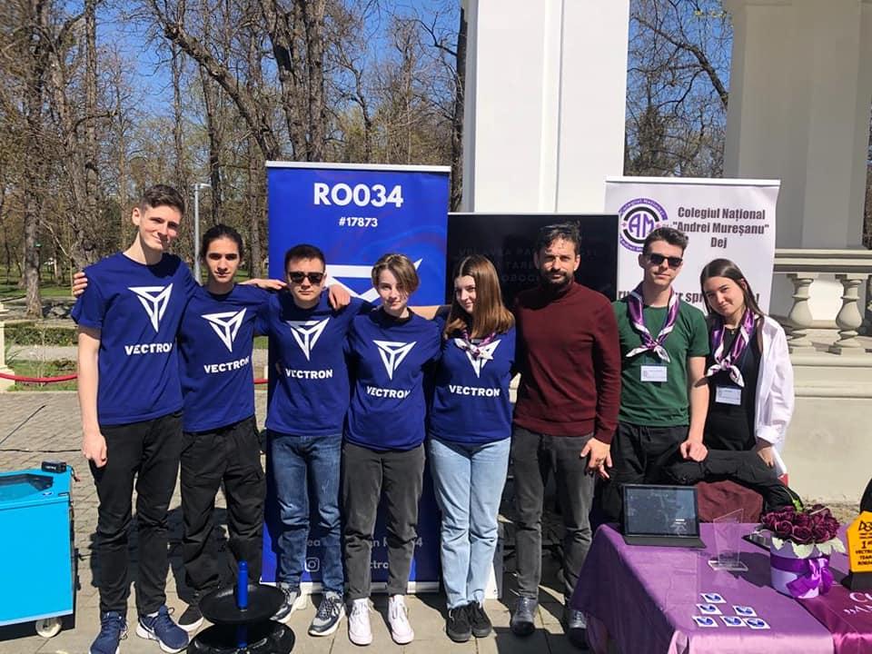 robotel elevi toti.jpg