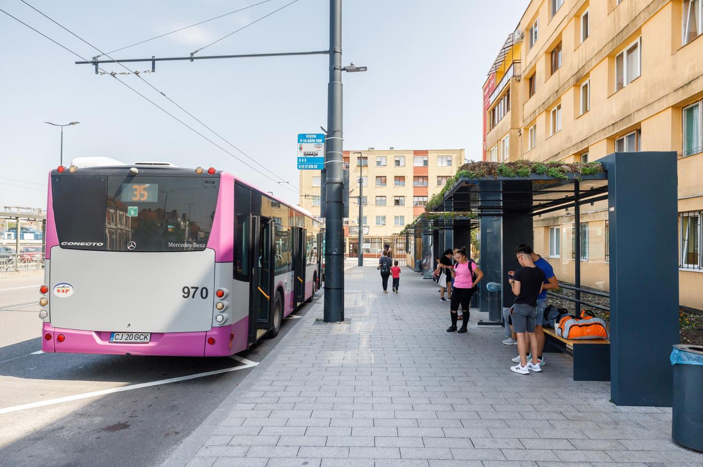 Ce bine arată stația de autobuze din Piața Gării! Emil Boc a vizitat