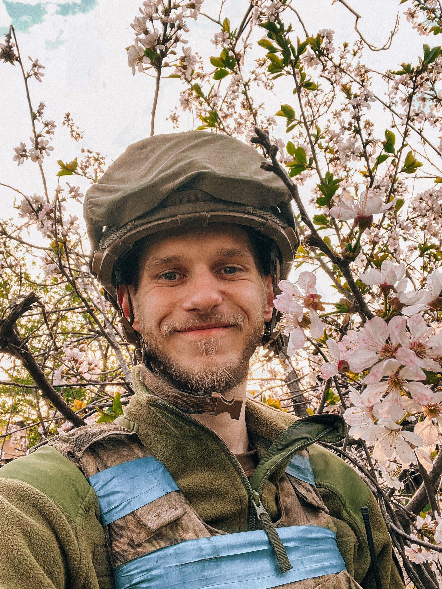 azovstal poza coperta.jpg