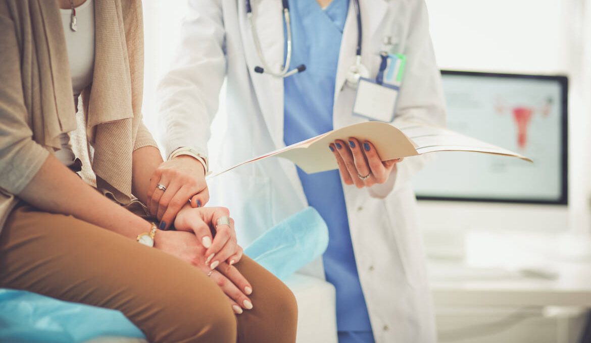 250 de ONG-uri din România și străinătate cer Guvernului decontarea avortului la cerere prin CNAS