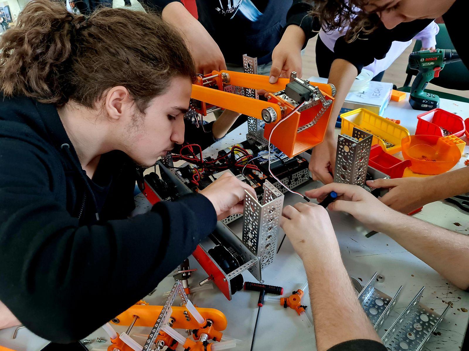 concurs roboti 2.jpg