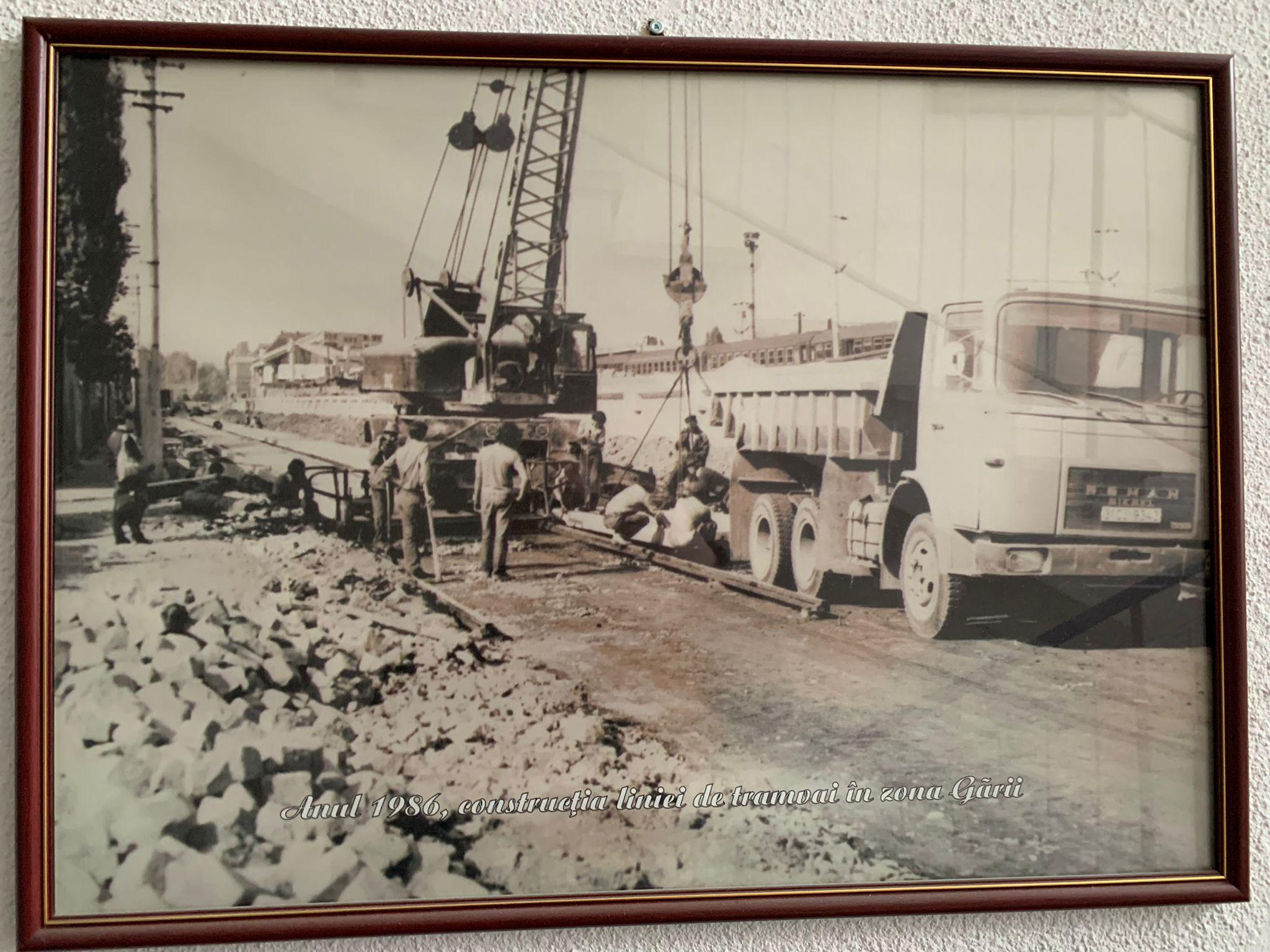 constructia liniei de tramvai gara 1986.jpg
