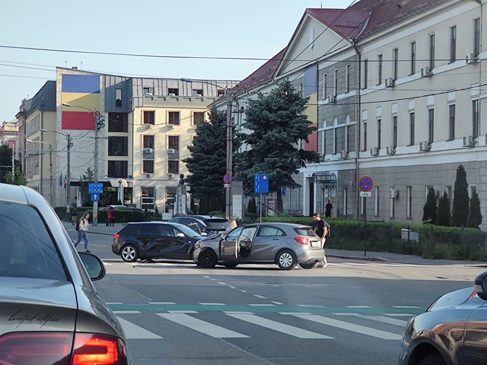 Accident în Piața Cipariu! Prioritatea nu este respectată de toată