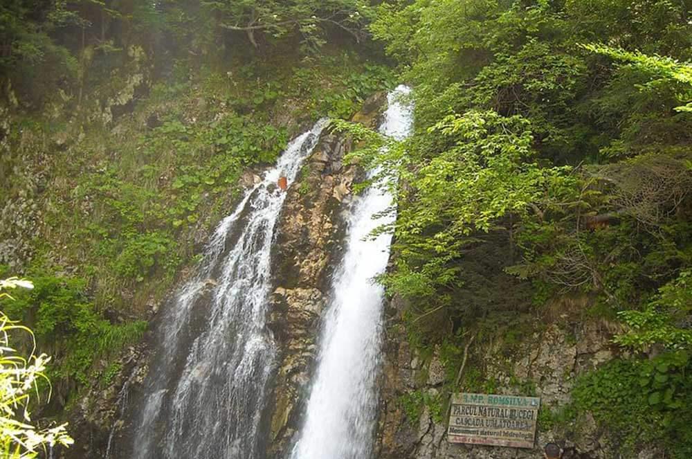 Cascada-Urlătoarea-Bușteni.jpg
