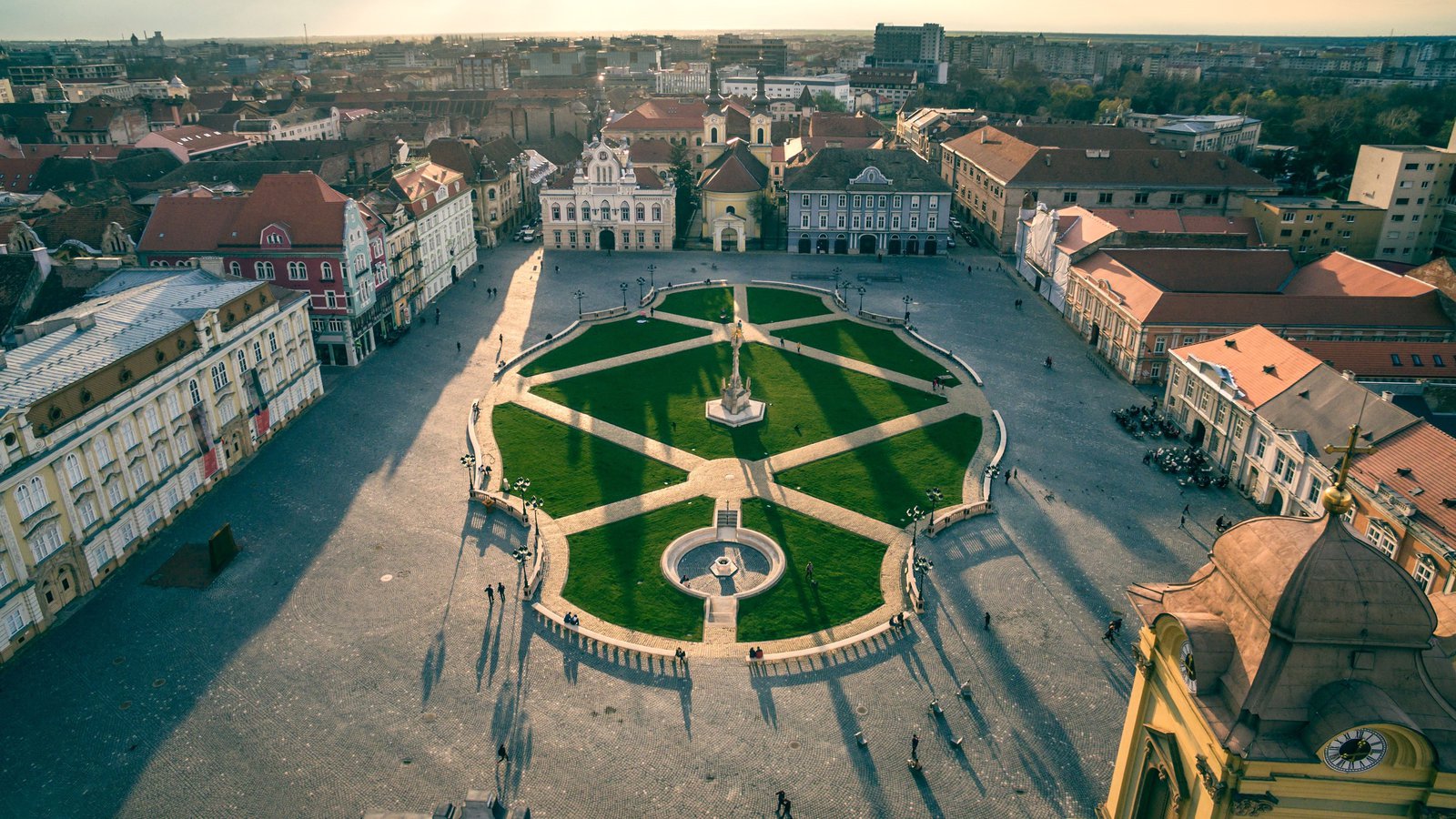 Piața Unirii din ClujNapoca sau Piața Unirii din Timișoara, ce