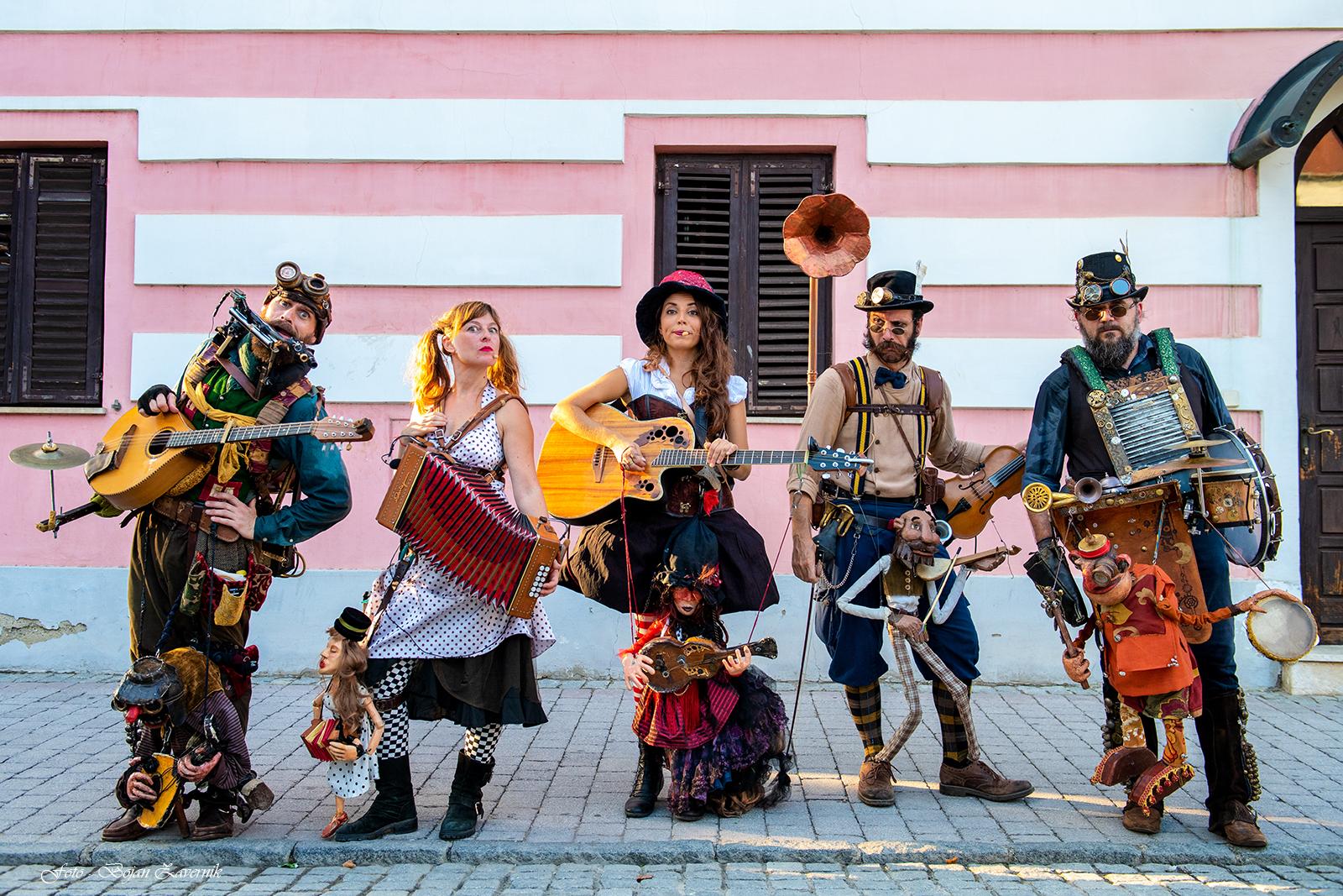 Puppet Street Band_Grande Cantagiro Baratoli(3).jpg