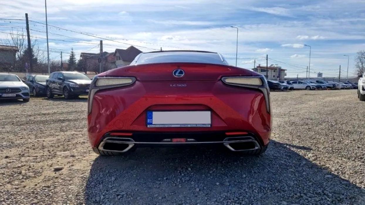 https___www.promotor.ro_wp-content_uploads_2024_03_misteriosul-lexus-vandut-de-bt-leasing-dupa-13-000-de-km-inca-are-foliile-la-interior-15.webp