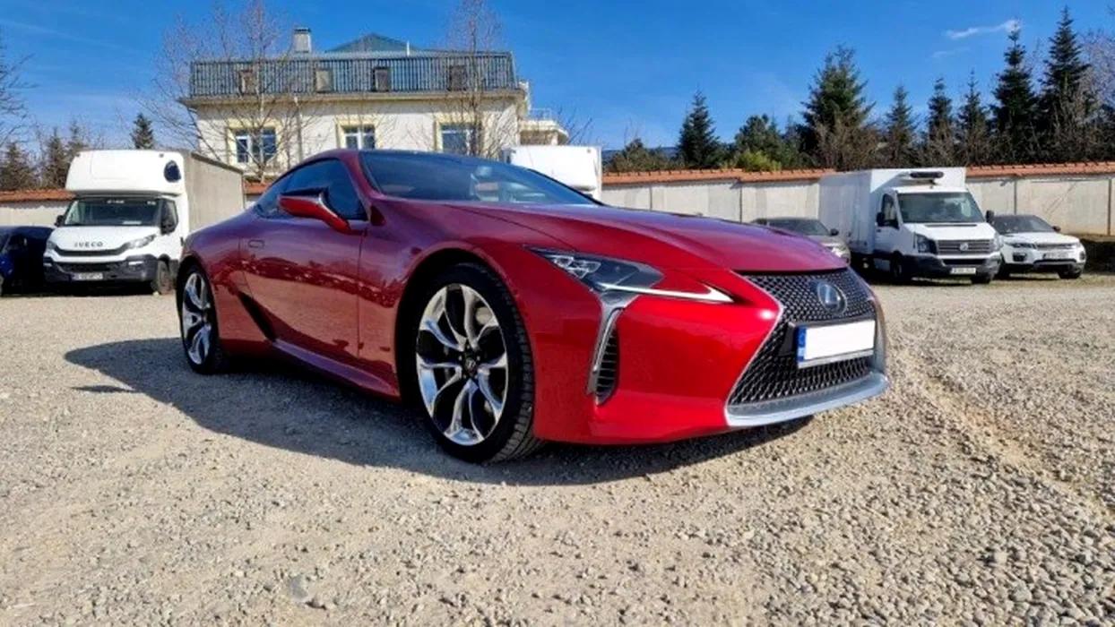 https___www.promotor.ro_wp-content_uploads_2024_03_misteriosul-lexus-vandut-de-bt-leasing-dupa-13-000-de-km-inca-are-foliile-la-interior-6.webp