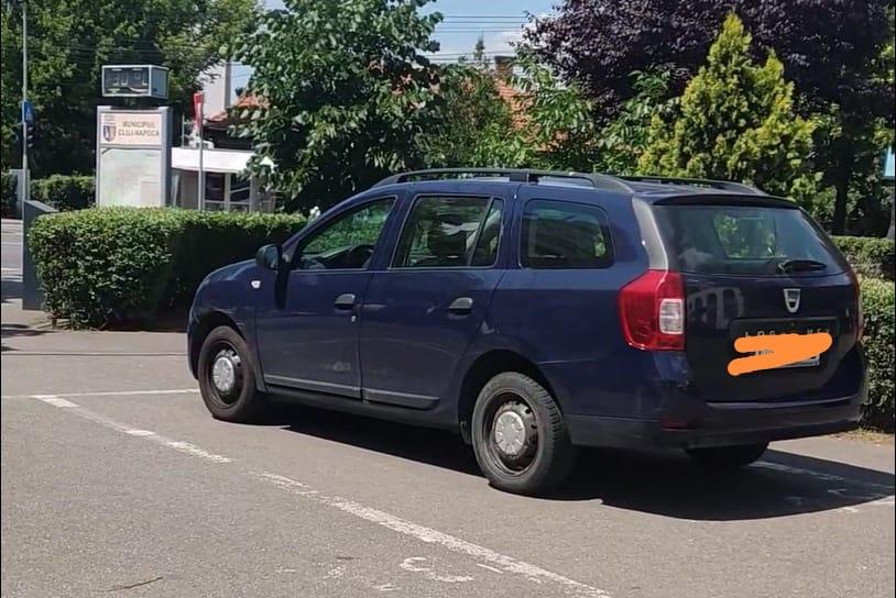 masina claxoneaza numar blurat.jpg