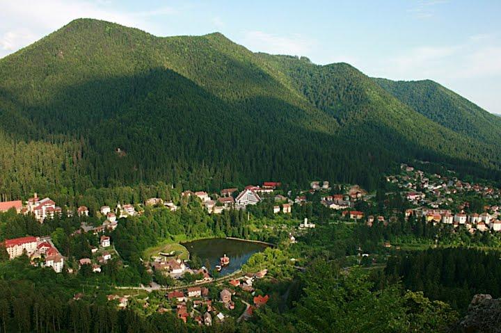 Baile_Tusnad_vedere_Piatra_Soimului.jpg