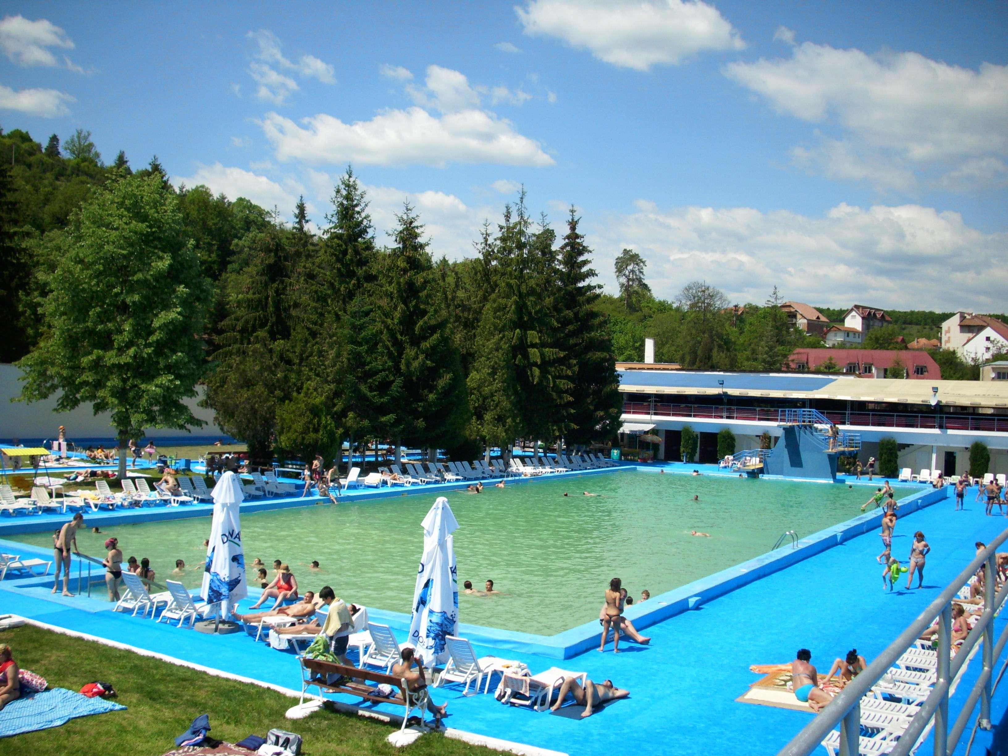 geoagiu-bai-2-strand-piscina.jpg