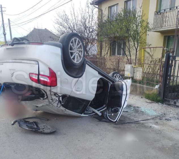 masina rasturnata.png