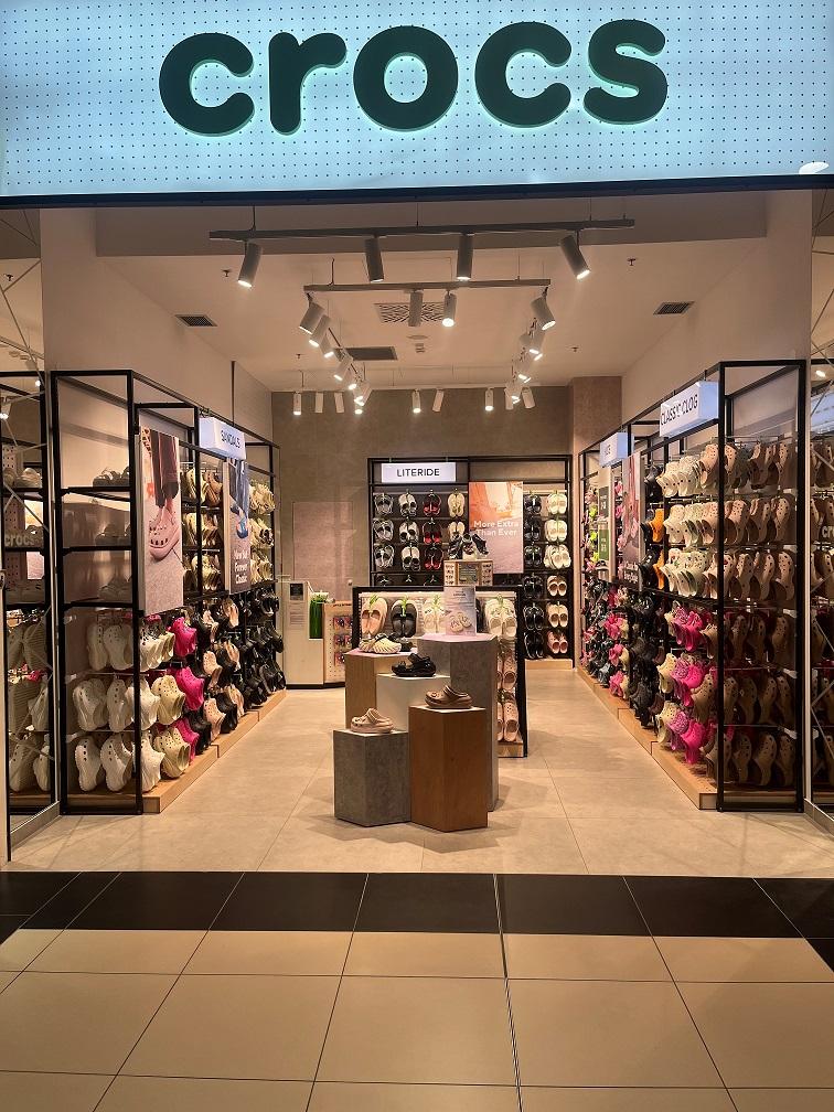 Crocs store 2.jpg