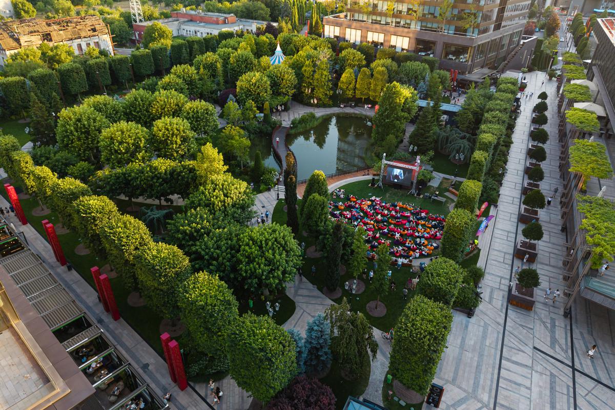 Iulius Gardens - Iulius Town Timisoara.jpg