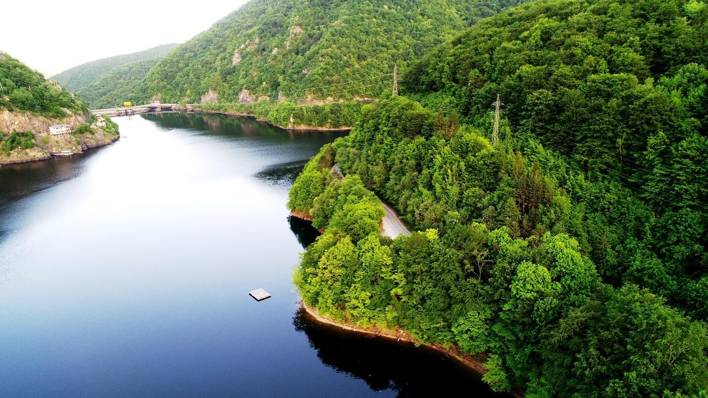 lacul-tarnita-1 (1).jpg