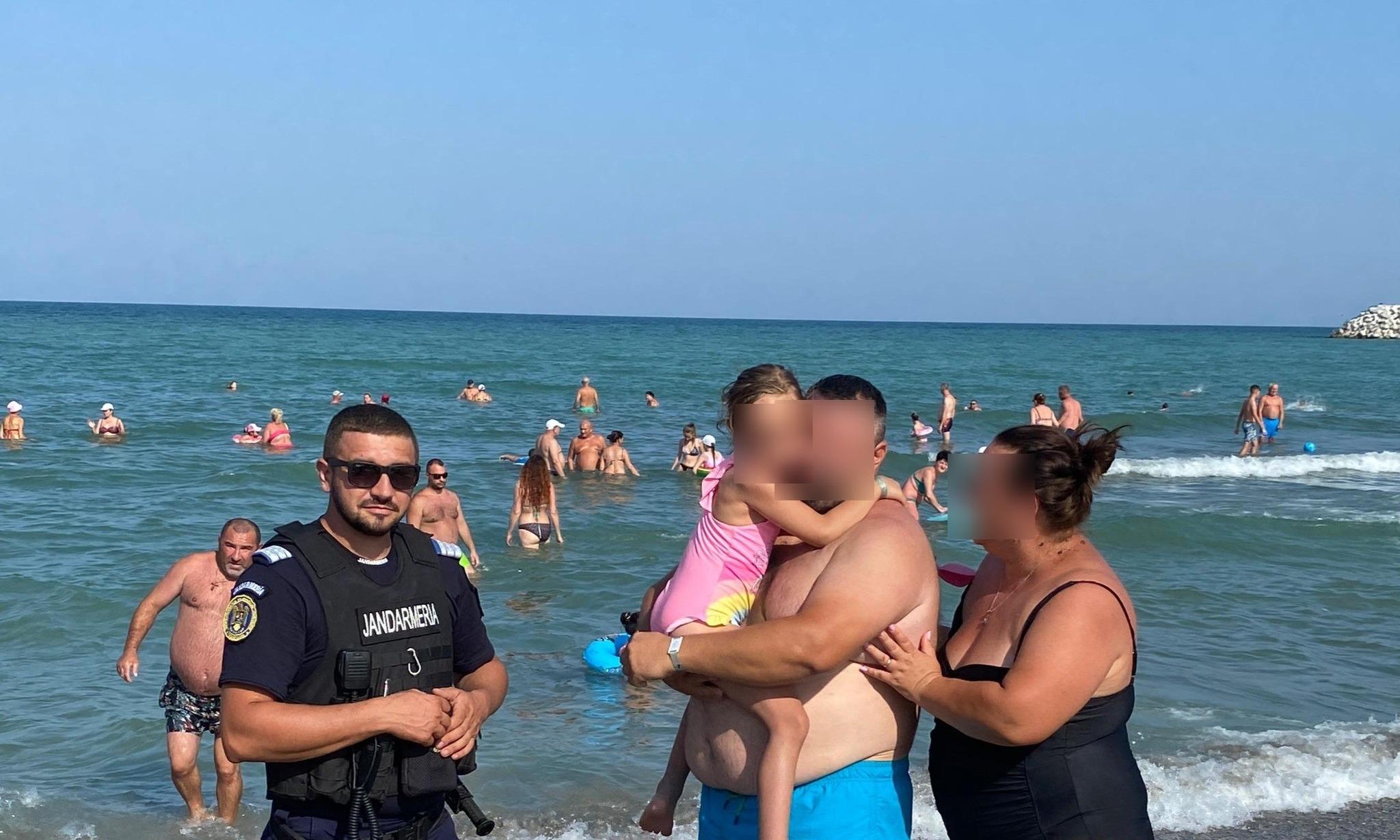 fetita cluj jandarmi.jpg