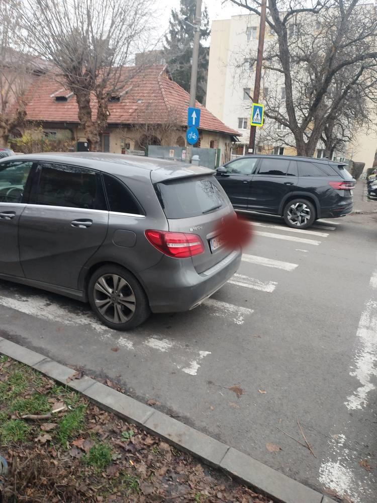 parcare trecere de pietoni 1.jpg