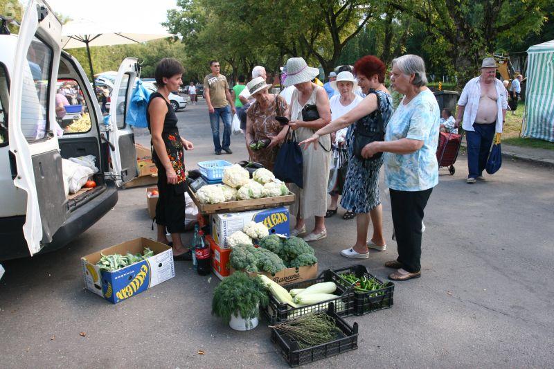 Cum a aratat piata volanta din cartierul FOTO Ştiri de Cluj