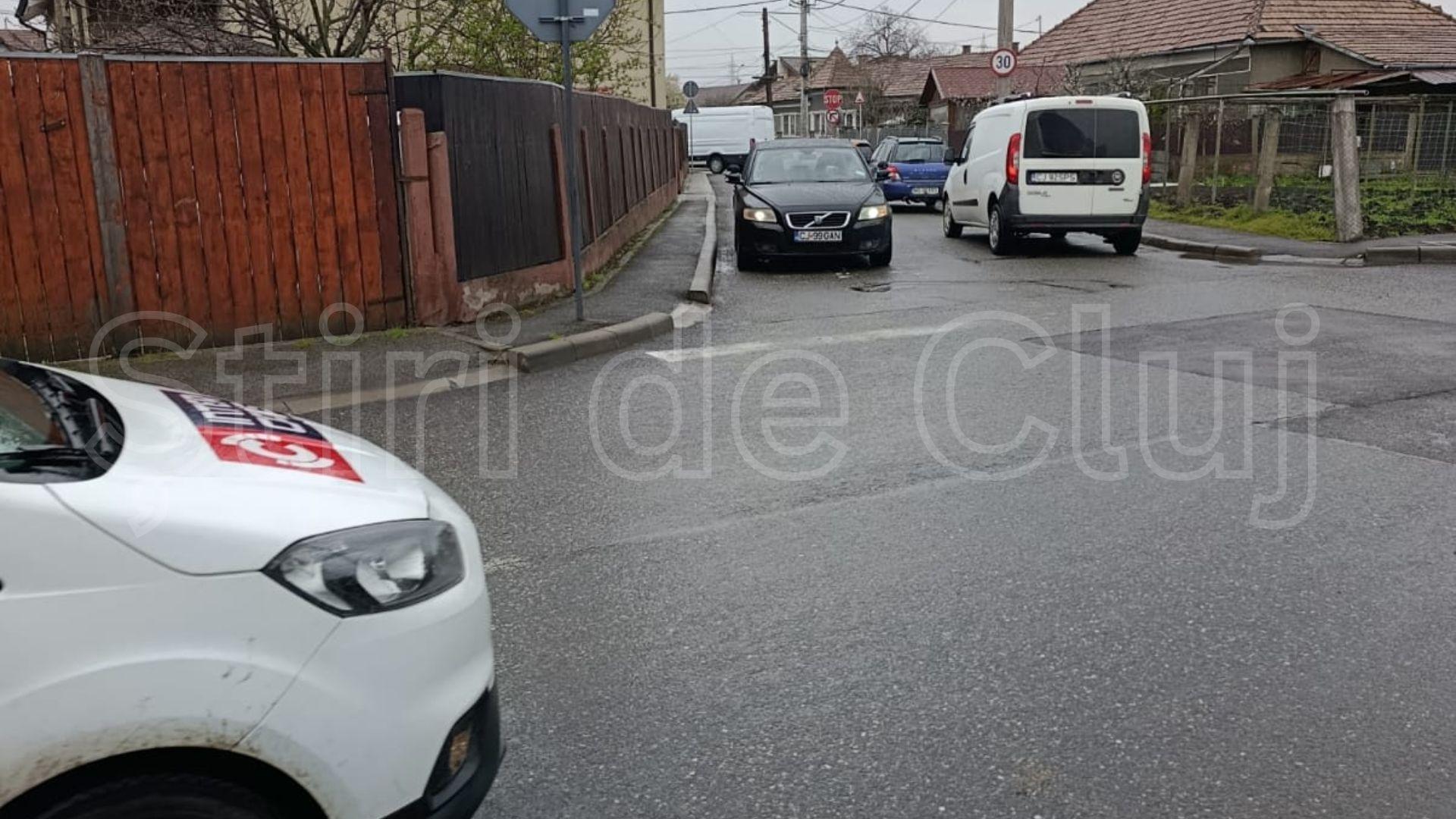 Bărbatul a fost extras din autoturism de către pompieri. Din nefericire, cele două victime declarate decedate aveau aproximativ 25 de ani. Conducătorul autotrenului refuză transportul la spi - 2026-04-15T125354.931.jpg