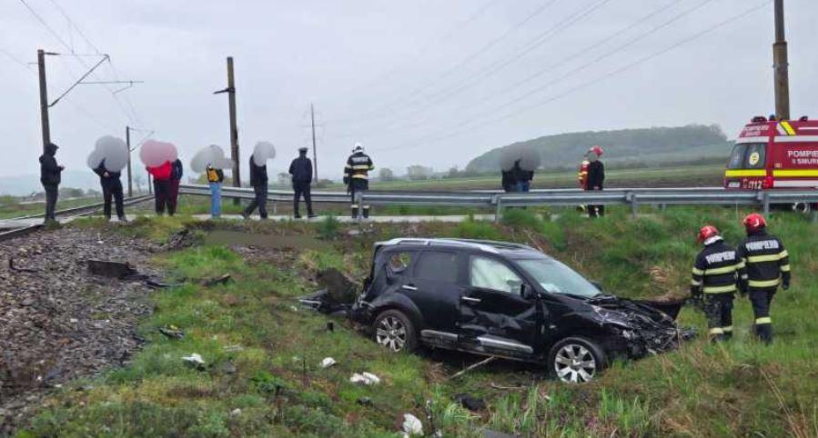 masina lovita de tren 1.JPG