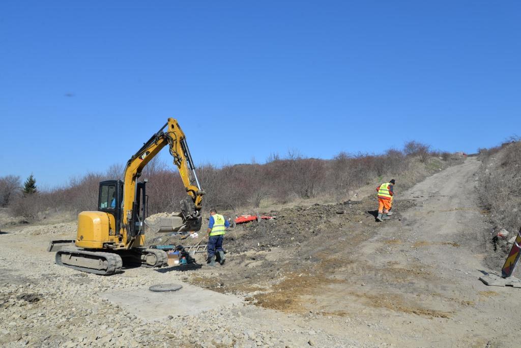 Lucrari apa si canalizare str. T. Mihadas (2).JPG