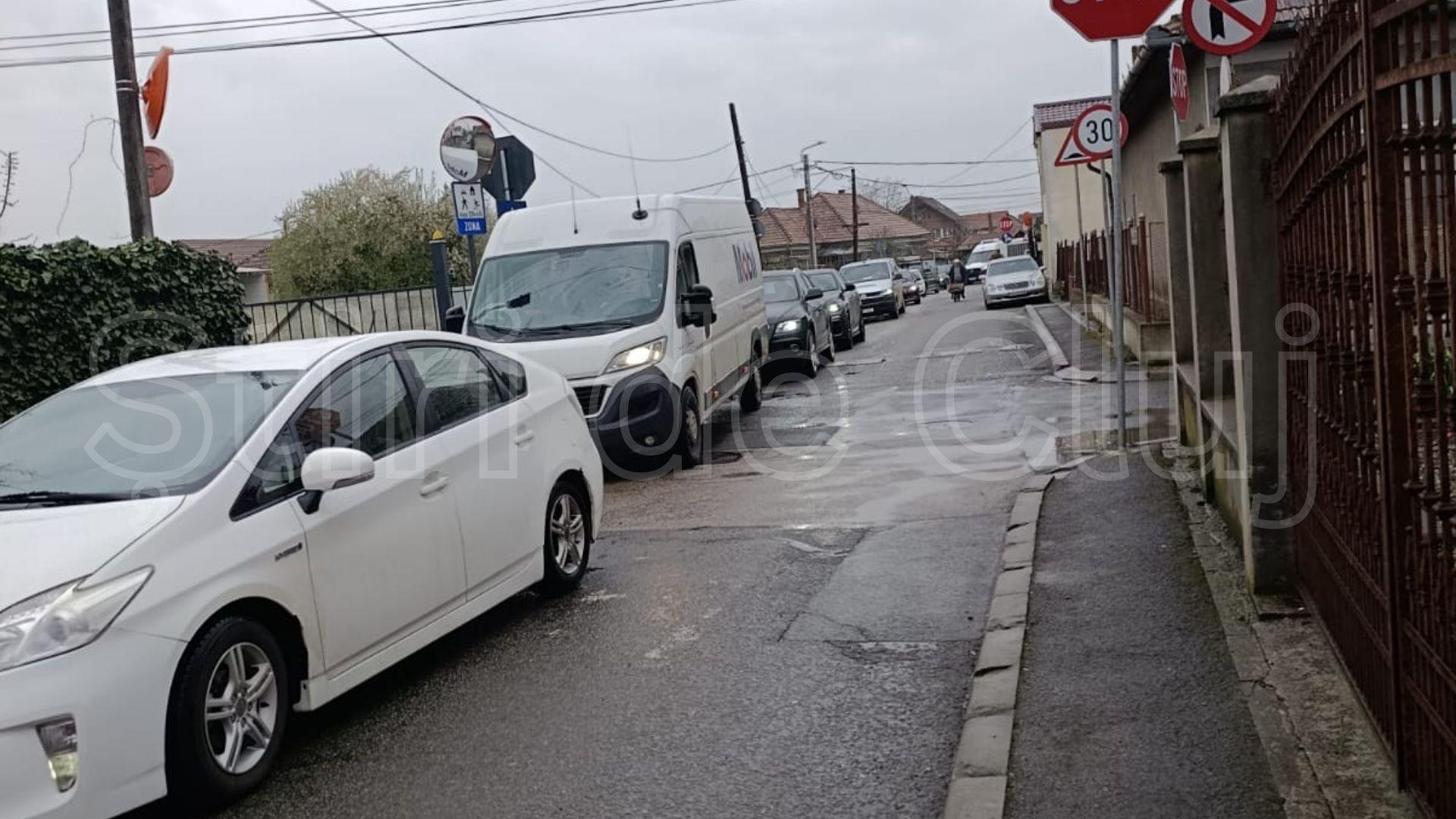 Bărbatul a fost extras din autoturism de către pompieri. Din nefericire, cele două victime declarate decedate aveau aproximativ 25 de ani. Conducătorul autotrenului refuză transportul la spi - 2026-04-15T125307.520.jpg