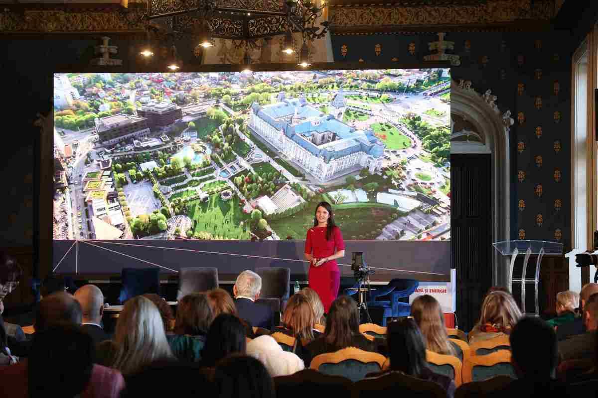 Raluca Munteanu - Director de Dezvoltare IULIUS.jpg