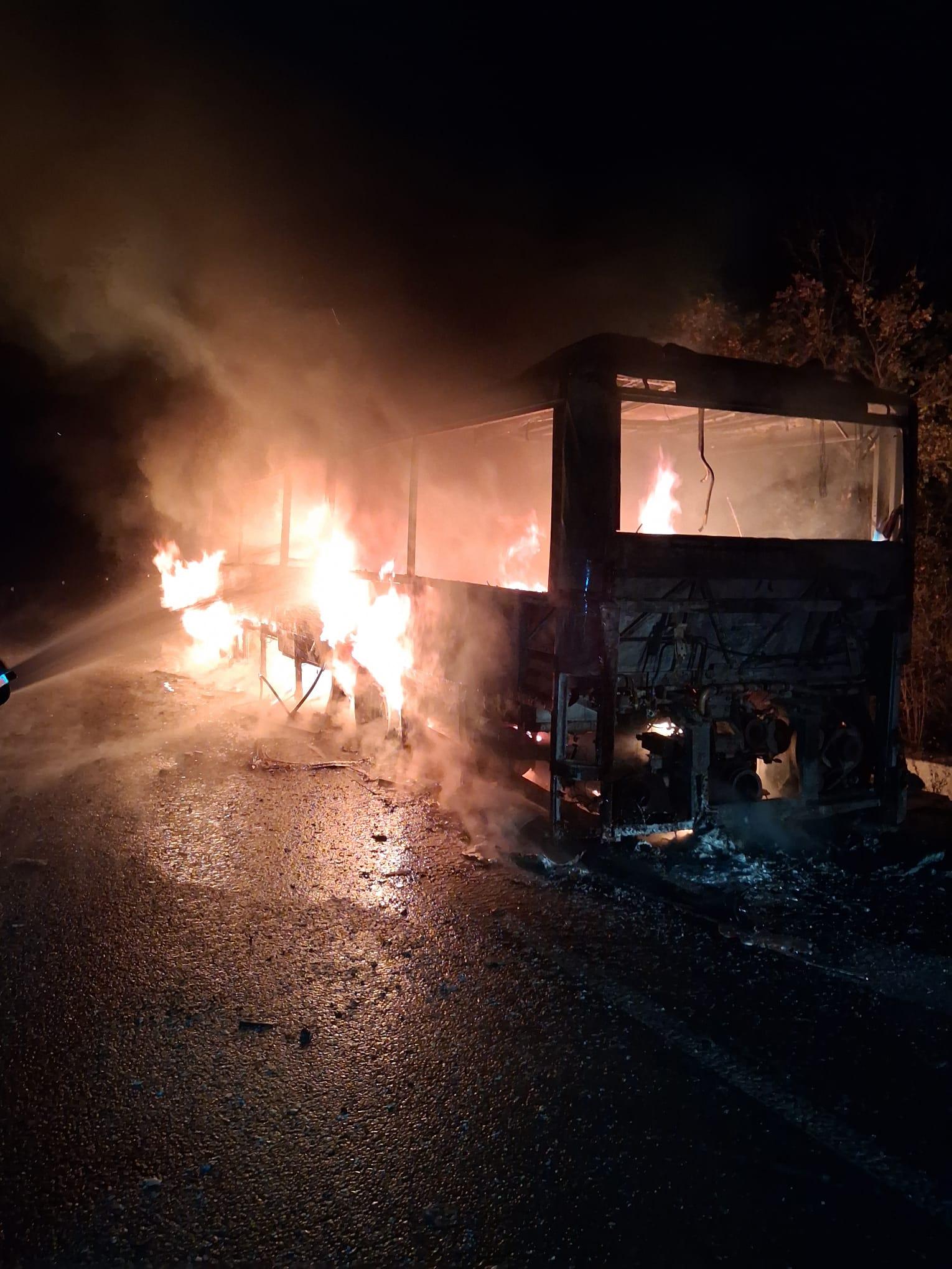autobuz incendiu 1.jpeg