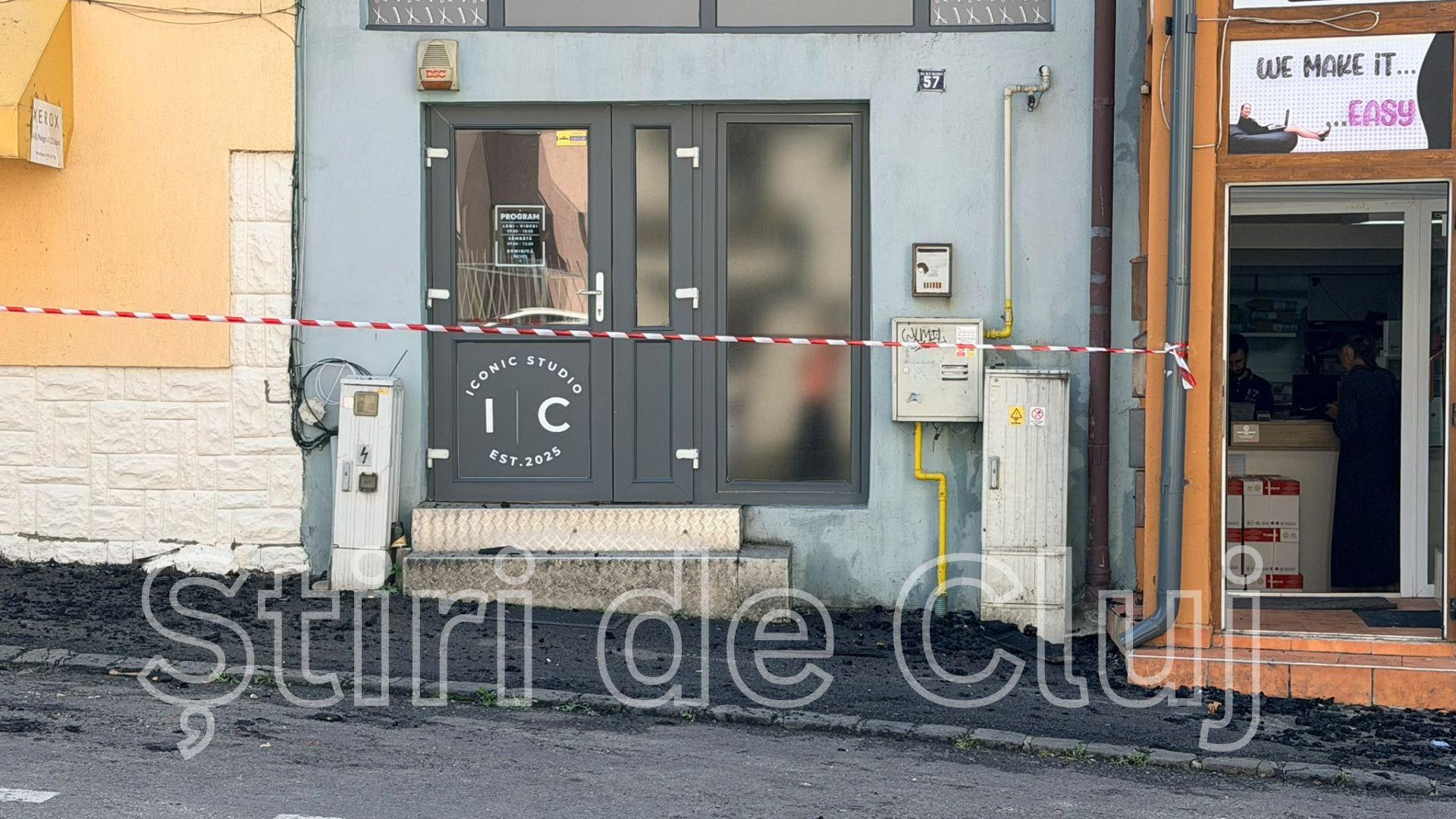 Bărbatul a fost extras din autoturism de către pompieri. Din nefericire, cele două victime declarate decedate aveau aproximativ 25 de ani. Conducătorul autotrenului refuză transportul la spi - 2026-08-11T112251.475.jpg