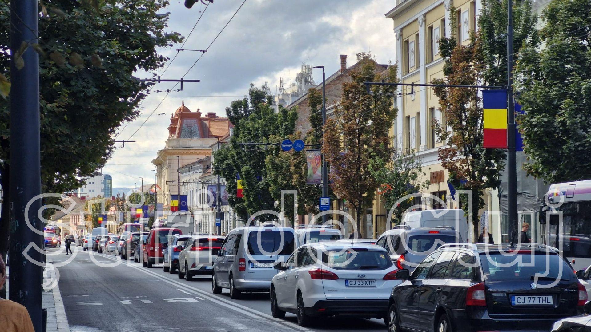 Bărbatul a fost extras din autoturism de către pompieri. Din nefericire, cele două victime declarate decedate aveau aproximativ 25 de ani. Conducătorul autotrenului refuză transportul la spi - 2026-08-18T135524.055.jpg