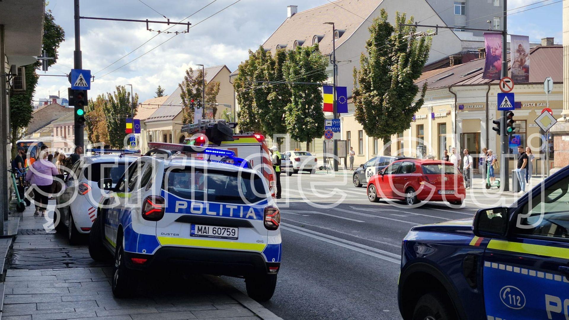 Bărbatul a fost extras din autoturism de către pompieri. Din nefericire, cele două victime declarate decedate aveau aproximativ 25 de ani. Conducătorul autotrenului refuză transportul la spi - 2026-08-18T135108.529.jpg
