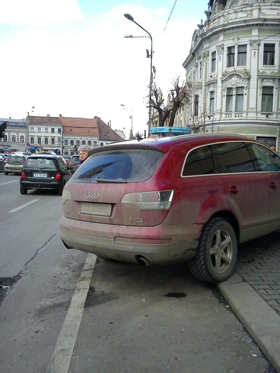 Parcatul ilegal, o necesitate in Cluj? Trotuarul din fata Vodafone