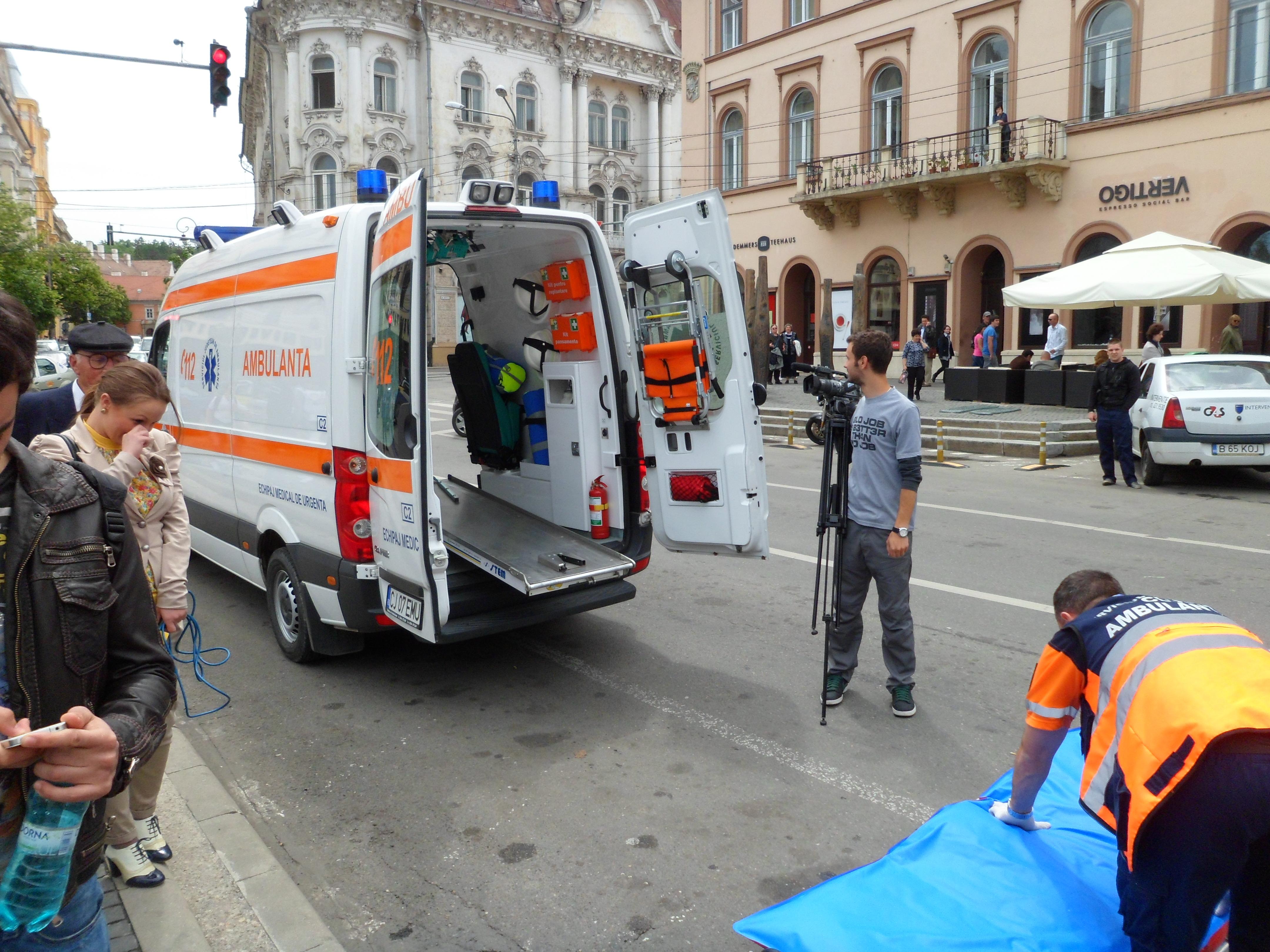 Accident simulat in Piata Unirii! Un copil a fost lovit de o masina VIDEO Ştiri de Cluj