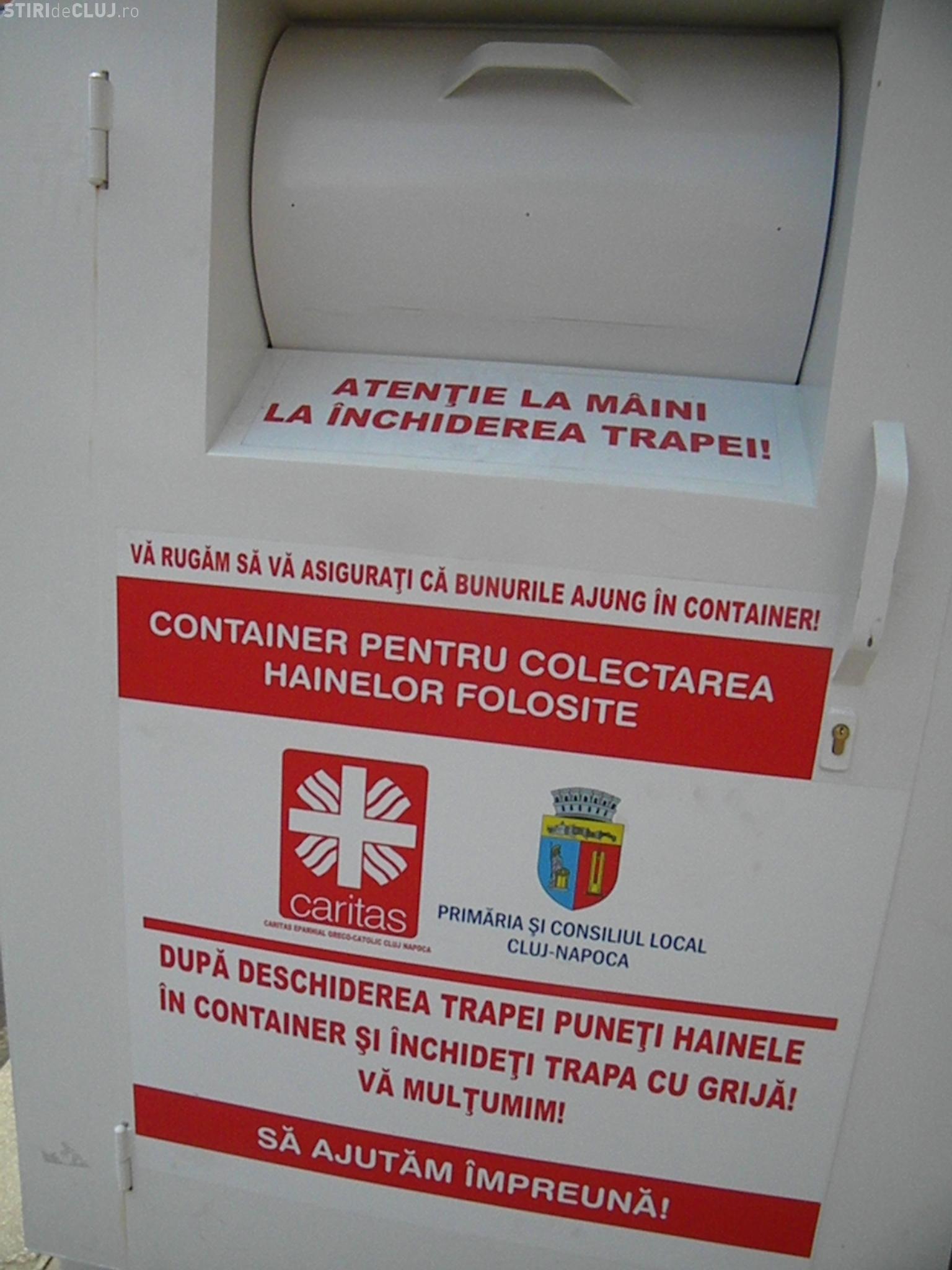 La Cluj au fost amplasate containere unde pot fi donate haine FOTO