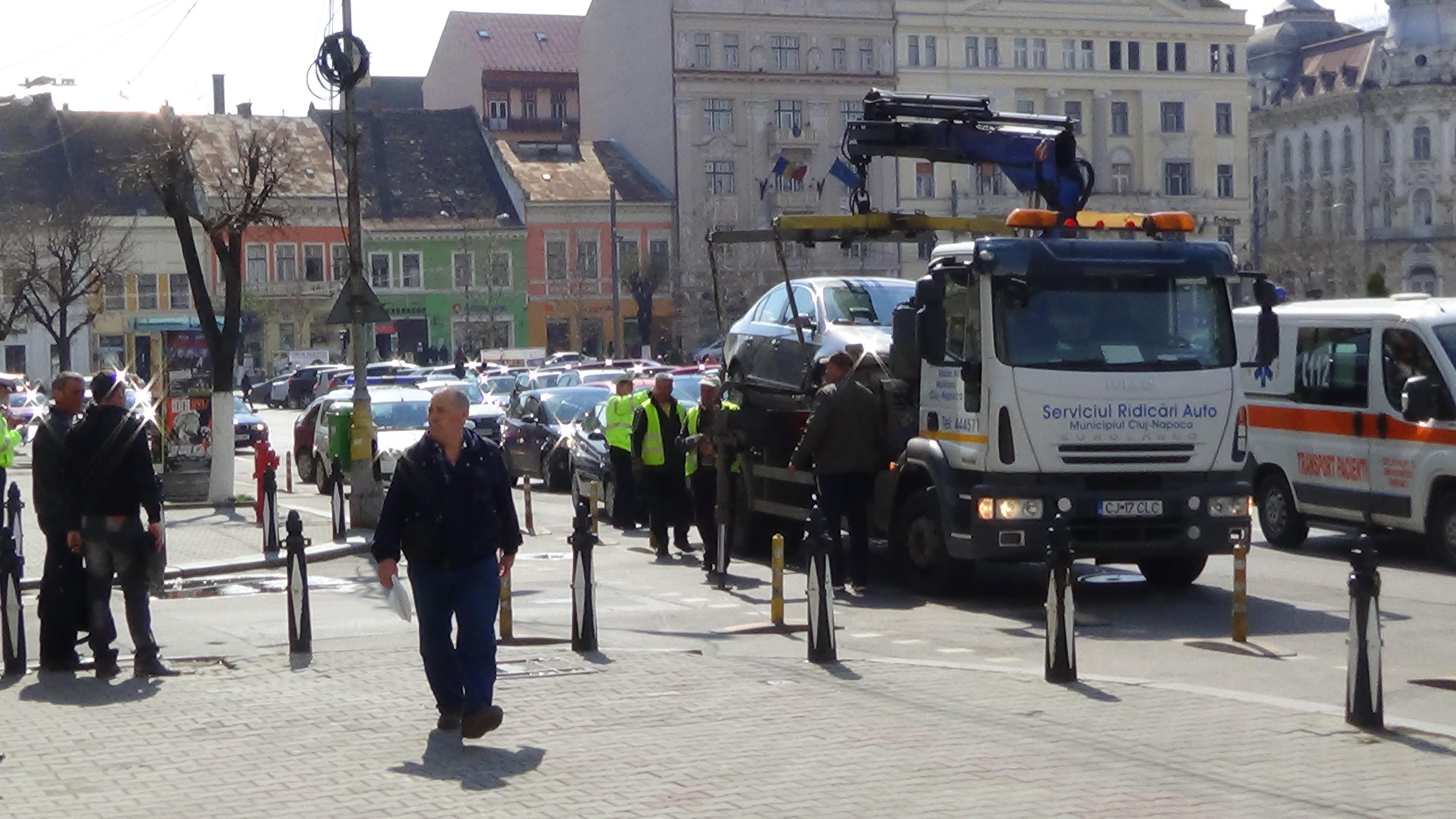 Lau ”pescuit” din ușă de la Vodafone Piața Unirii. Cine la raportat